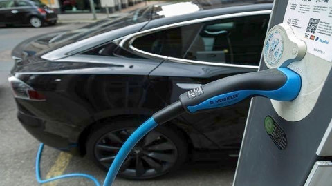ΕΕ: Εμπόδιο στην επίτευξη των στόχων μείωσης του CO2 το ελλιπές δημόσιο δίκτυο φόρτισης ηλεκτρικών αυτοκινήτων 