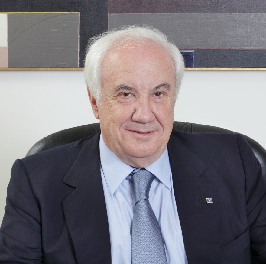 mantzounis.jpg mantzounis.jpg