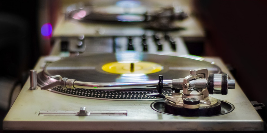 turntable-2786528_1280.jpg turntable-2786528_1280.jpg