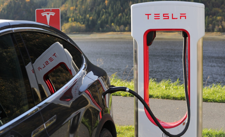 tesla-1738969_1280.jpg Tesla