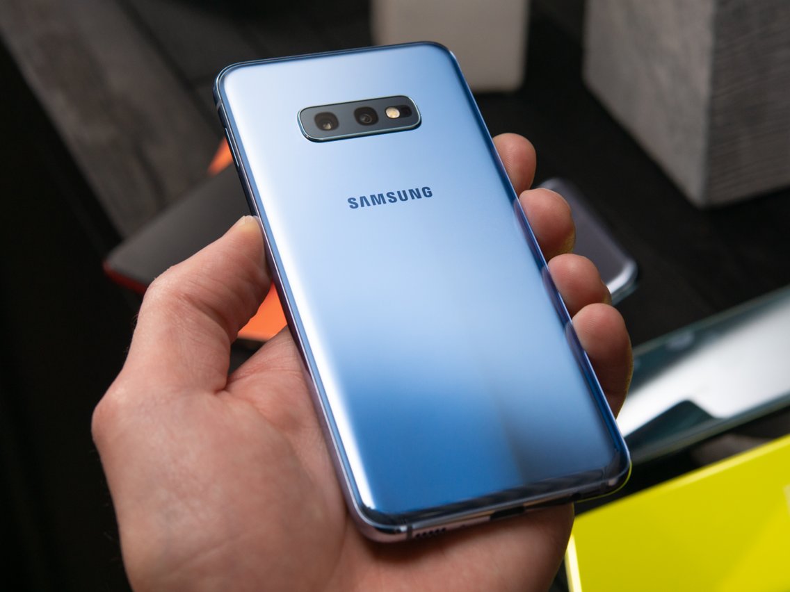 2.samsung10e.jpg