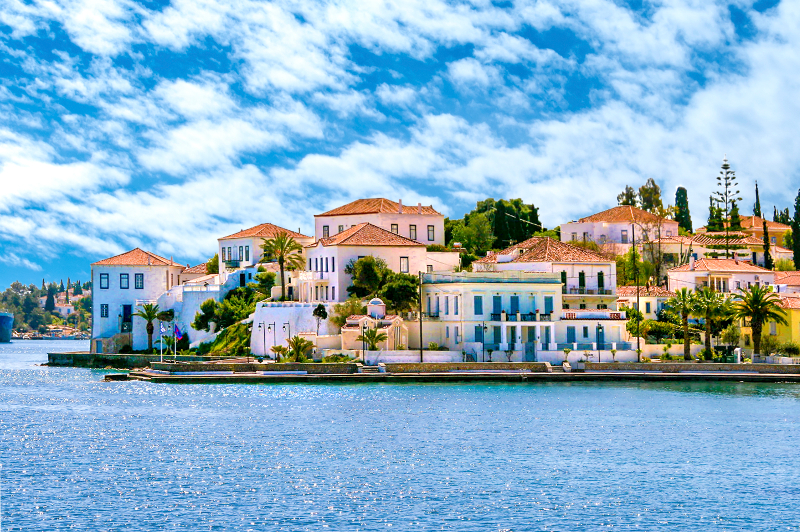 Μικρή ελληνική παραλιακή πόλη