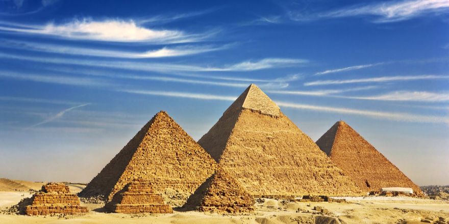 pyramides.jpg pyramides.jpg