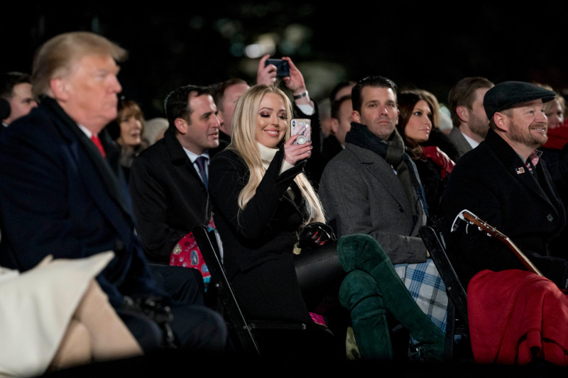 tifanni-trump-xristougenniatiko-dentro-2018.jpg Τιφανι Τραμπ χριστουγεννιάτικο δέντρο 2018