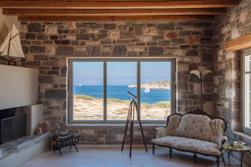 sothebys-saloni.jpg sothebys-saloni.jpg