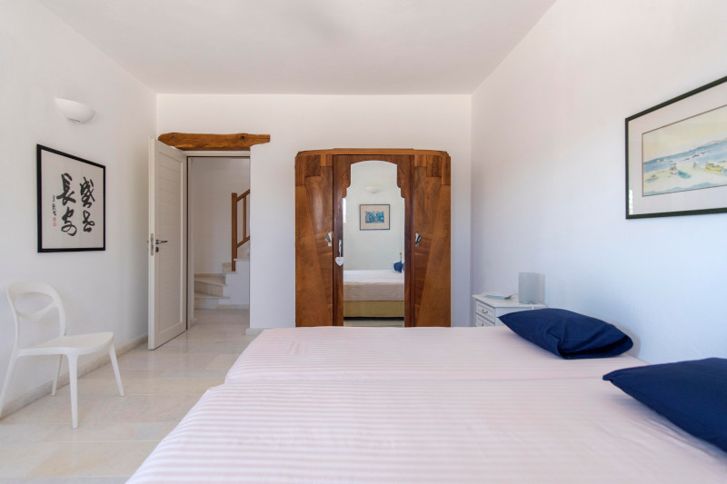 sothebys-spiti-paros-krevatokamara.jpg