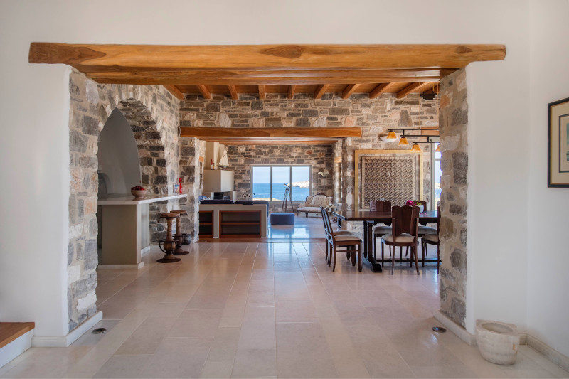 sothebys-trapezaria-paros.jpg sothebys-trapezaria-paros.jpg