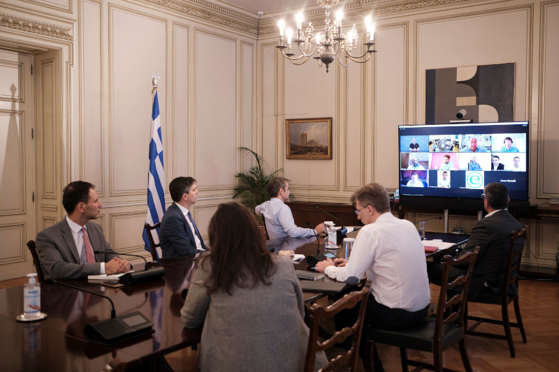 kyriakos-mitsotakis-mprosta-semikrofono2.jpg kyriakos-mitsotakis-mprosta-semikrofono2.jpg