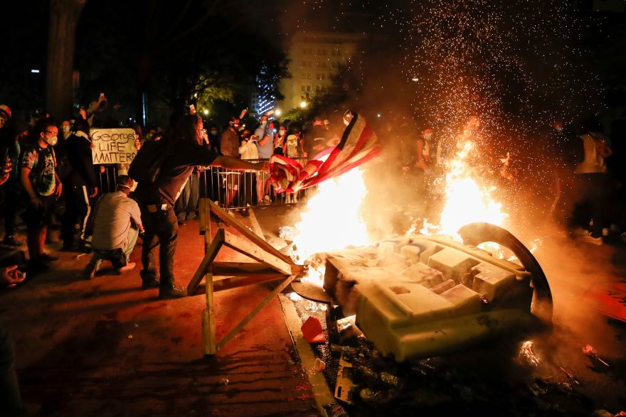 whitehouse-fire.jpg whitehouse-fire.jpg