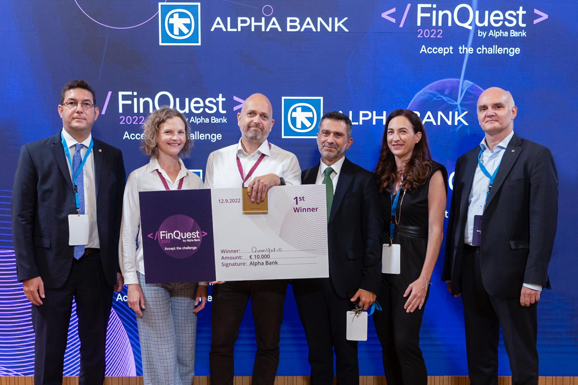 Οι νικητές του 1ου βραβείου, Quantifolio, με τους μέντορες της ομάδας, Στελέχη της Alpha Bank.