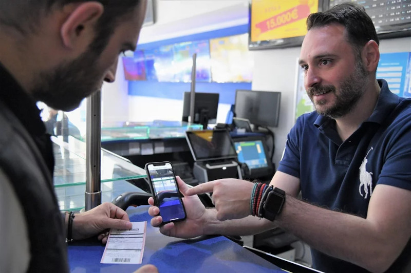 app2.jpg Χρήστος Ταμπάκης, ιδιοκτήτης καταστήματος ΟΠΑΠ στο Παγκράτι