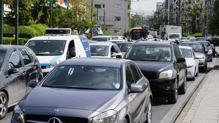Αυτοκίνητα στο κέντρο της Αθήνας