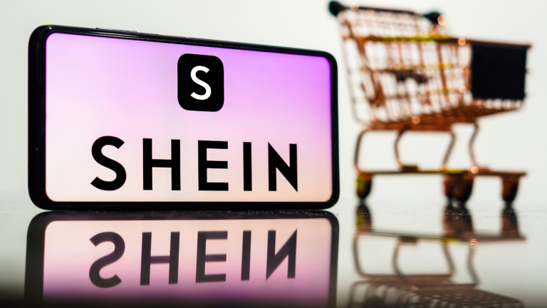 Το λογότυπο της Shein σε οθόνη κινητού τηλεφώνου
