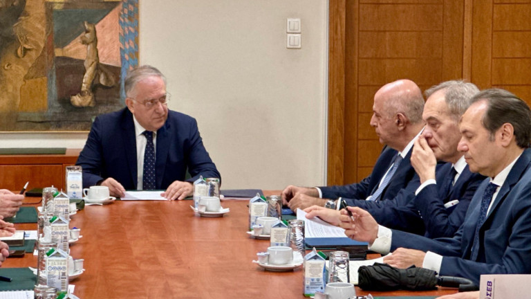 ο υπουργός Ανάπτυξης Τάξης Θεοδωρικάκος σε συνάντηση εργασίας που είχε με αντιπροσωπεία του Συνδέσμου Επιχειρήσεων και Βιομηχανιών