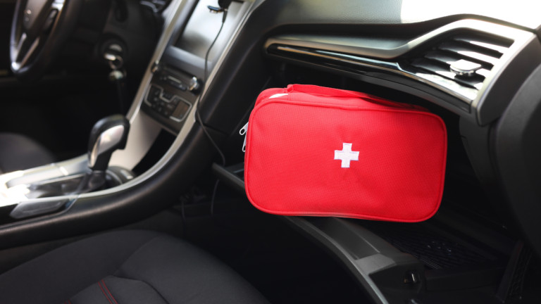 Βαλιτσάκι πρώτων βοηθειών σε αυτοκίνητο  
