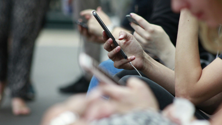 Mελέτη για τον χρόνο μπροστά από τις οθόνες / Φώτο: UNSPLASH