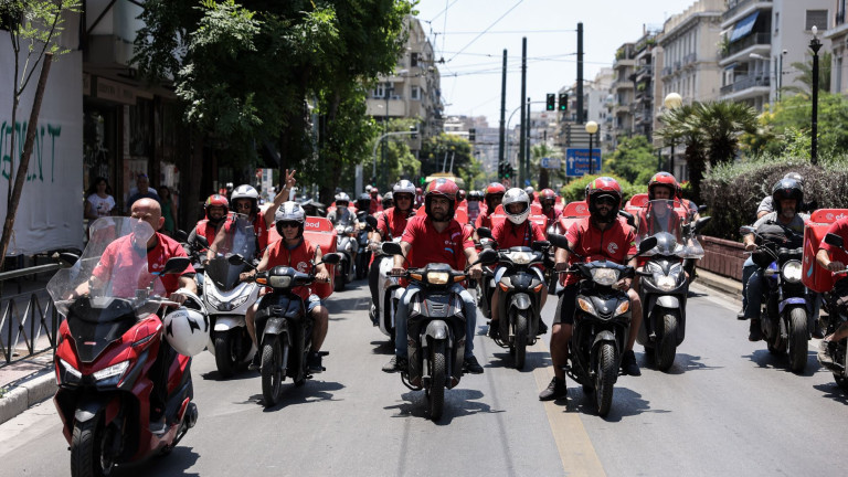 Στιγμιότυπο από πορεία διανομέων της e-food