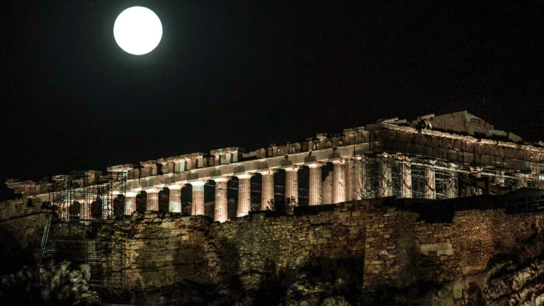 Πανσέληνος Αυγούστου πάνω από την Ακρόπολη (2025)