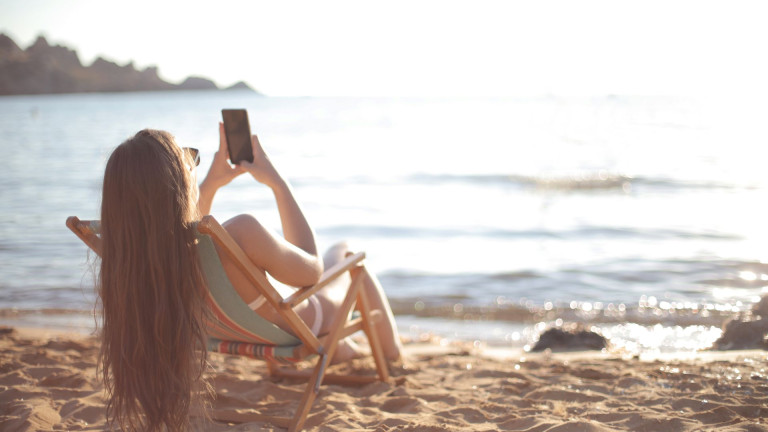 Smartphone στην παραλία
