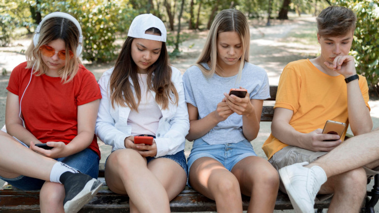 Παιδιά με smartphones