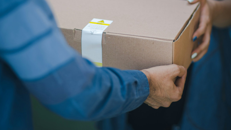 Courier: Τέλος οι πληρωμές με μετρητά