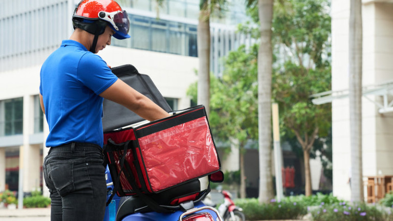 Η γενναία αύξηση μισθού στην Καλιφόρνια που γύρισε «μπούμερανγκ» για τους εργαζόμενους