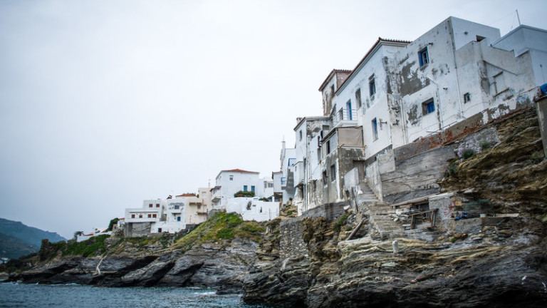 Ολλανδικά ΜΜΕ: Η Άνδρος στην κορυφή των ιδανικών προορισμών που βρίσκονται κοντά στην Αθήνα