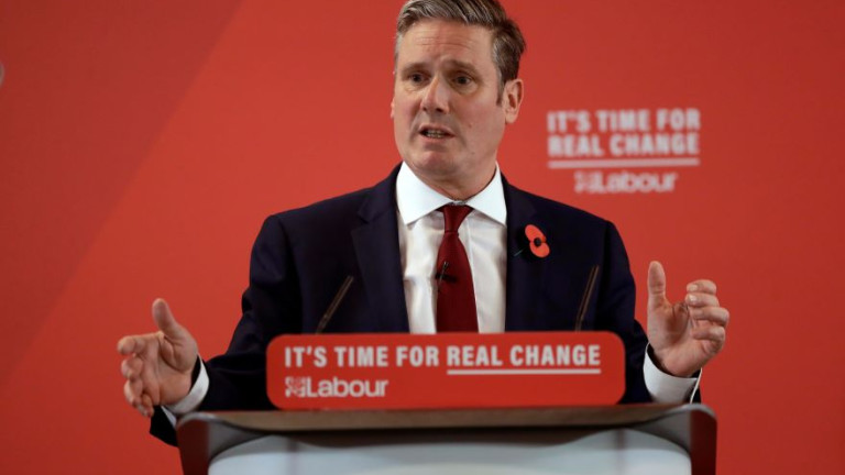 O Στάρμερ δηλώνει ετοιμος να σταματήσει τον «σκιώδη ρωσικό στόλο»