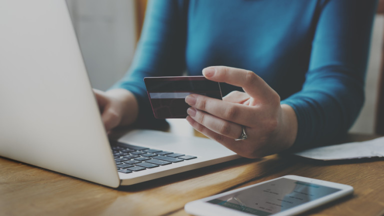 Έκρηξη στα ψηφιακά δάνεια: 185.000 καταναλωτικά, 1,6 δισ. ευρώ μόνο το 2025