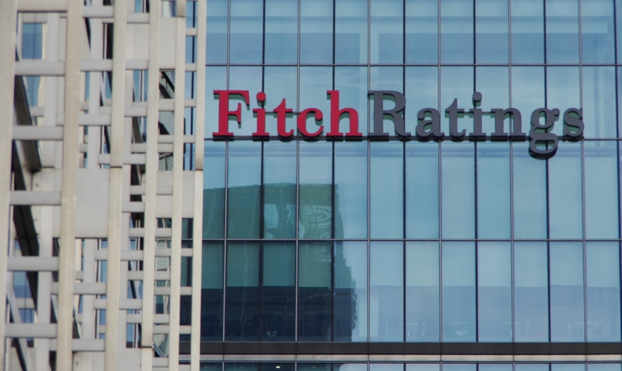 Fitch: Υποβάθμισε σε αρνητική την προοπτική του αξιόχρεου των τραπεζών Fannie Mae και Freddie Mac