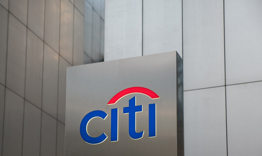 Η Citi υποβαθμίζει Alpha και Eurobank