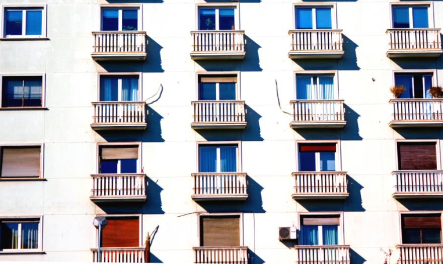 Υψηλής τεχνολογίας φορο-έλεγχοι για το Airbnb