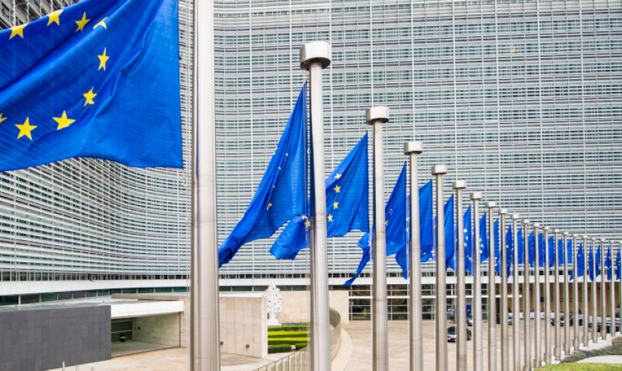 Κομισιόν για Ελλάδα: Βλέπει ύφεση 9% φέτος - Εύσημα για τις μεταρρυθμίσεις