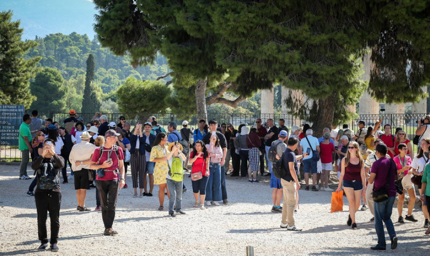 Άλμα στις ταξιδιωτικές εισπράξεις, παρά τη μικρή αύξηση τουριστών