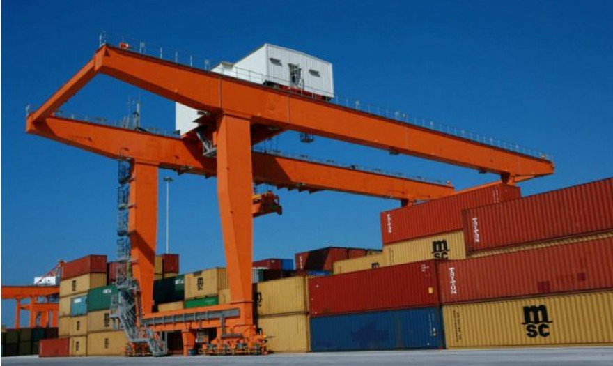 Î‘Î»Î»Î¬Î¶ÎµÎ¹ Î· Cosco Ï„Î¿ ÏƒÏ‡Î­Î´Î¹Î¿ ÎµÏ€ÎµÎ½Î´ÏÏƒÎµÏ‰Î½ ÏƒÏ„Î¿Î½ Î ÎµÎ¹ÏÎ±Î¹Î¬