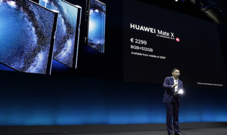 Η Huawei παρουσιάζει το δικό της αναδιπλούμενο smartphone
