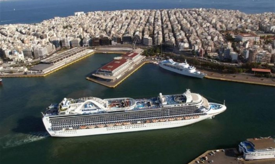 «Πληγή» για τον Πειραιά τα άδεια κτίρια 