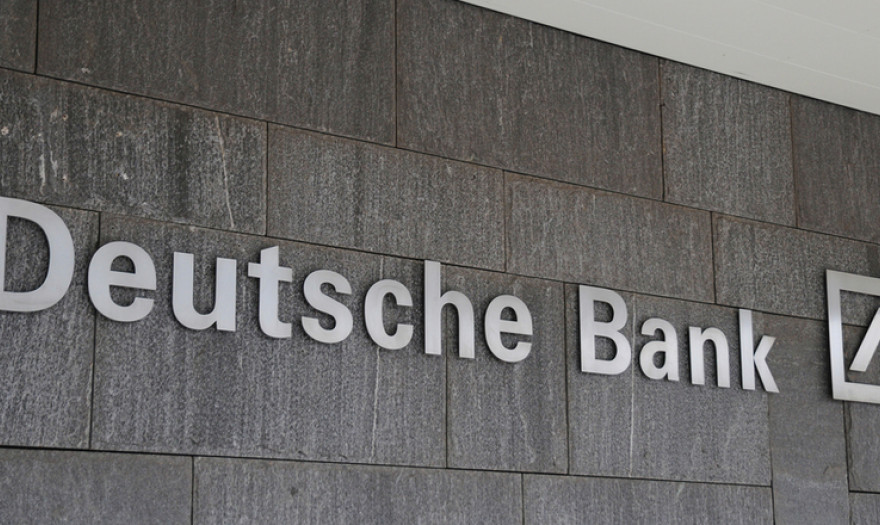«Βυθίζεται» η μετοχή της Deutsche Bank