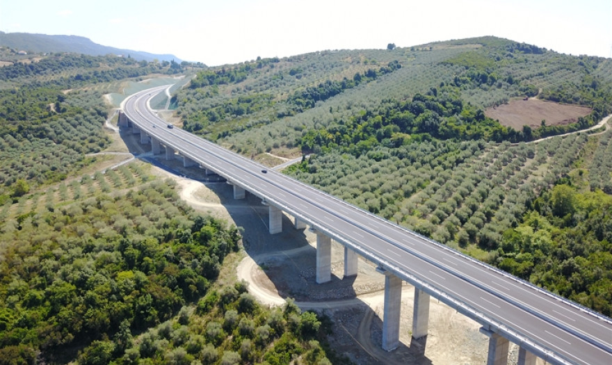 Î•Î¼Ï€Î»Î¿ÎºÎ­Ï‚ ÏƒÏ„Î± Î¼ÎµÎ³Î¬Î»Î± Î­ÏÎ³Î± Ï†Î­ÏÎ½ÎµÎ¹ Î· Ï…Ï€ÏŒÎ¸ÎµÏƒÎ· Ï„Î¿Ï… ÎºÎ±ÏÏ„Î­Î»