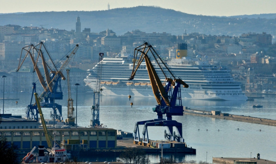 Î£Ï‡Î­Î´Î¹Î¿ Â«Î’Â» Ï„Î·Ï‚ Cosco Î³Î¹Î± Ï€Î±ÏÎ¬ÎºÎ±Î¼ÏˆÎ· Ï„Î¿Ï… Î ÎµÎ¹ÏÎ±Î¹Î¬