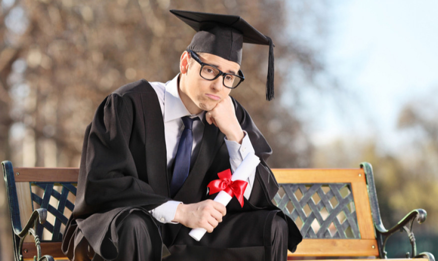 Î•ÎºÏ„ÏŒÏ‚ Î±Î³Î¿ÏÎ¬Ï‚ Î¼Î­Î½ÎµÎ¹ Ï„Î¿ 40% Ï„Ï‰Î½ Î±Ï€Î¿Ï†Î¿Î¯Ï„Ï‰Î½ Î Î±Î½ÎµÏ€Î¹ÏƒÏ„Î·Î¼Î¯Ï‰Î½