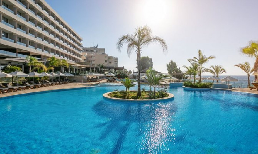 SOS από Ξενοδοχεία: Χρεοκοπία βλέπει το 65%-Οι προτάσεις του ΞΕΕ ...