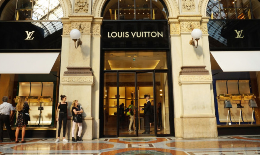 LVMH: Ο κολοσσός με τα δεκάδες «χρυσά» brands -BVLGARI, Dior, Givenchy, Louis Vuitton, τώρα και τα Tiffany