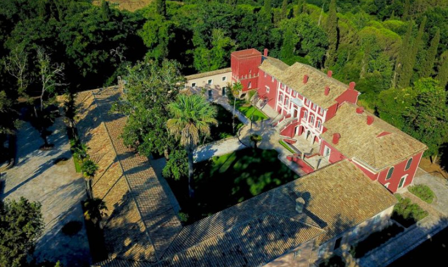 Antico Rosso, το κτήμα στην Κέρκυρα με το μοναστηριακό κτίριο που πωλείται για 8 εκατ. ευρώ