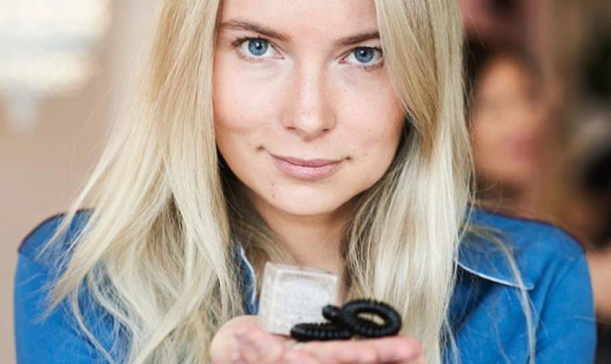 Μια 18χρονη είχε την τρελή ιδέα για το λαστιχάκι σπιράλ και τώρα βγάζει εκατομμύρια