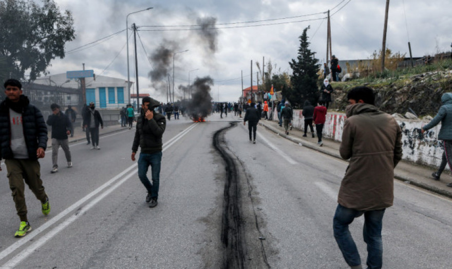 Επεισόδια στη Μόρια μεταξύ μεταναστών και κατοίκων