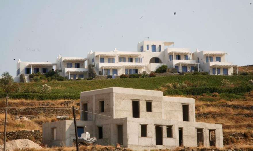 Τροπολογία για να ξεμπλοκάρουν οι οικοδομικές άδειες στα νησιά
