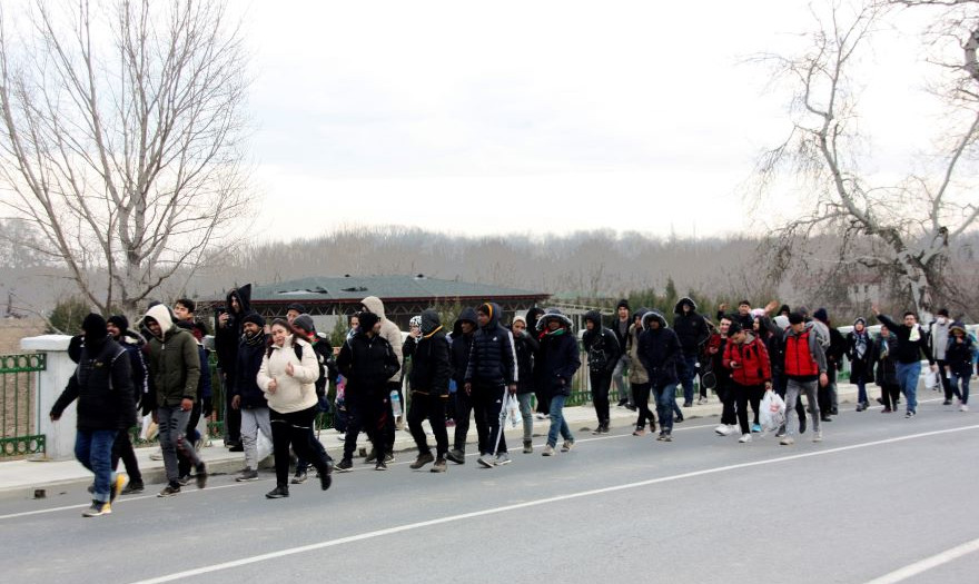 Τουρκία: Εκατοντάδες μετανάστες κατευθύνονται στα ευρωπαϊκά σύνορα