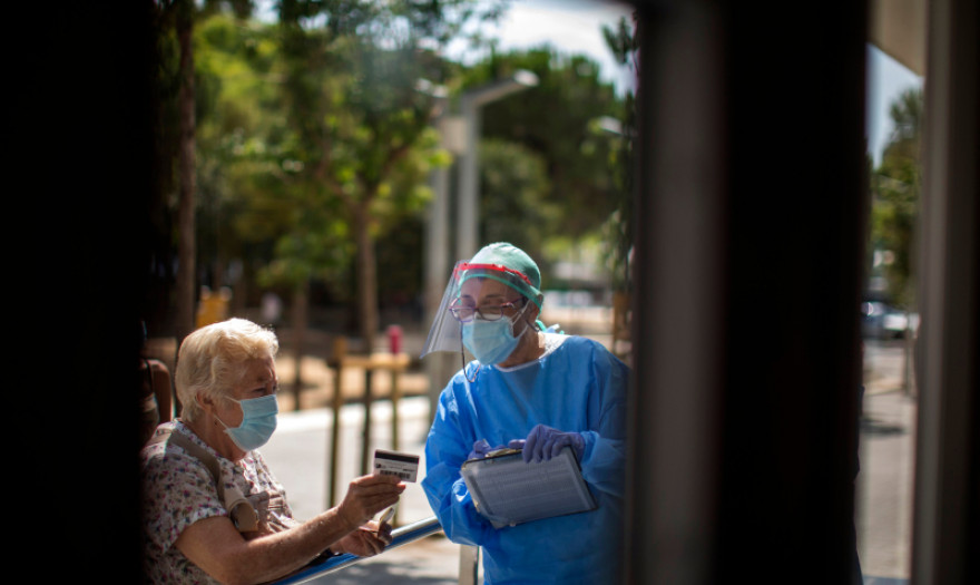 Ισπανία: Οι αρχές καλούν τους πολίτες 3 πόλεων να μείνουν σπίτια τους -Σε έξαρση ο κορωνοϊός