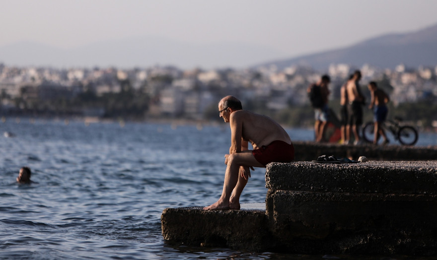 «Καυτός» Αύγουστος για το υπουργείο Οικονομικών
